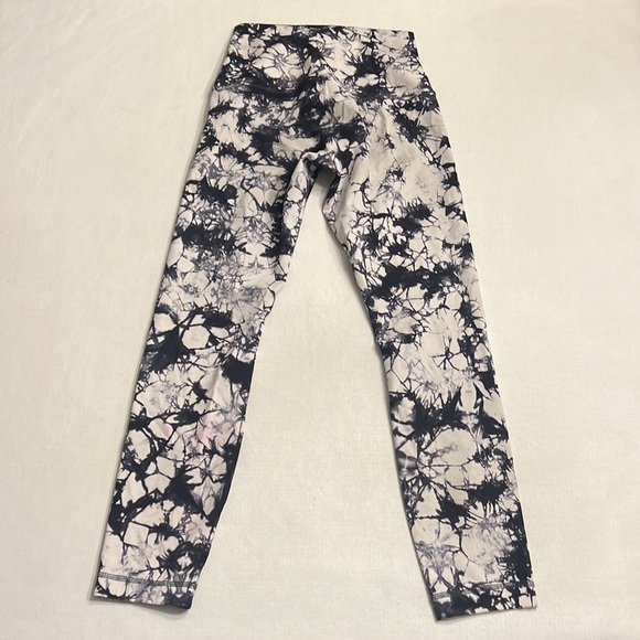 9. Lululemon Dual Shibori Wunder Under Leggings - Picture 3 of 5
